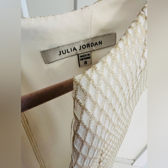 Beautiful Julia Jordan white with gold diamond sewn detail dress with pockets. - Picture 6 of 11